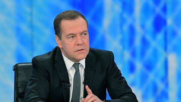 Медведев назвал наиболее бедные слои населения