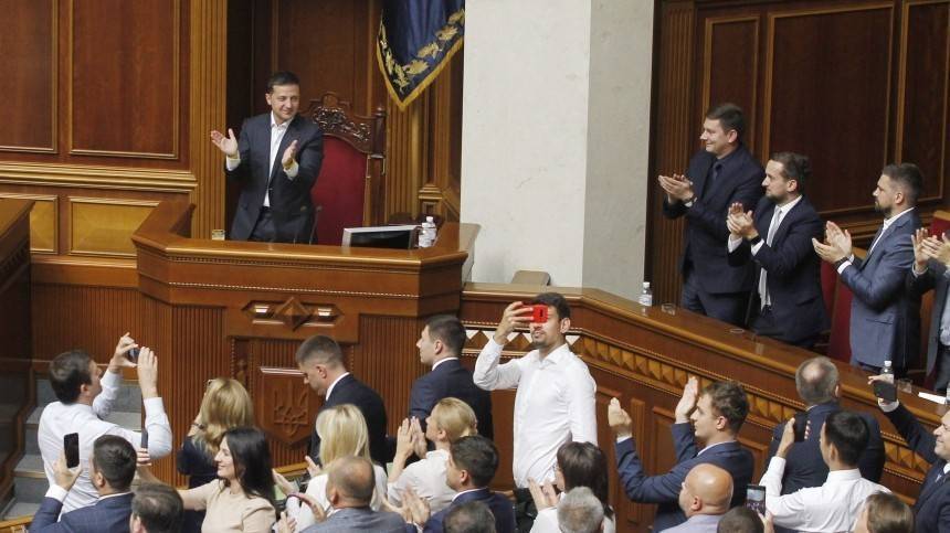 Владимир Зеленский подписал закон об отмене депутатской неприкосновенности