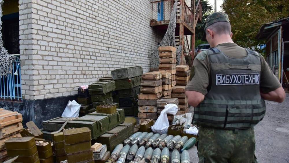 Воевавшие в Донбассе три «добровольческих батальона» сдали полиции 10 тонн оружия
