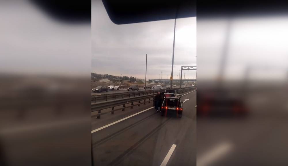 В Сети появилось видео очередной аварии на КАД в Петебурге