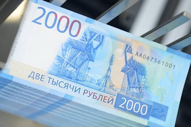 Рубль повышается против доллара и евро в начале дня на фоне дорожающей нефти