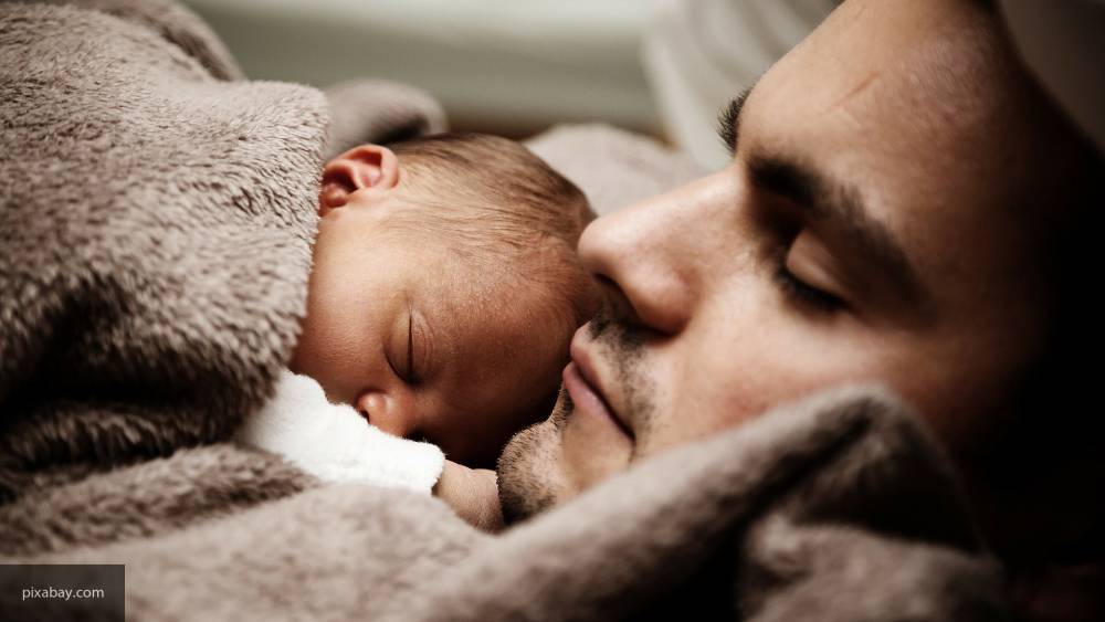 Двухнедельный отпуск для отцов после рождения ребенка был одобрен парламентов Швейцарии