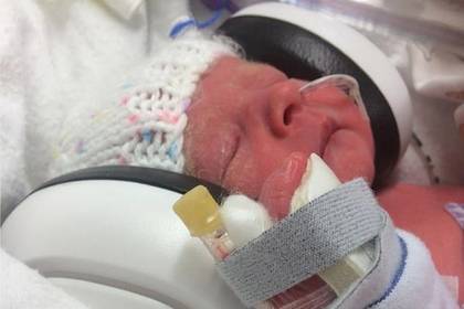 Женщина родила здорового ребенка после 14 направлений на аборт - lenta.ru - Англия