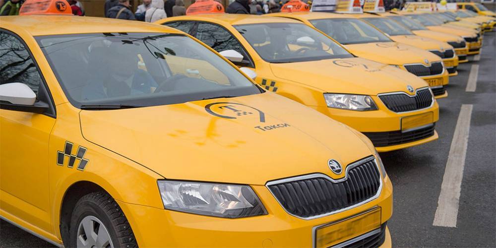 Власти рассказали, как часто в Москве пользуются такси и каршерингом