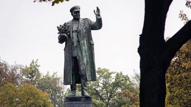 Власти Праги проголосовали за демонтаж памятника маршалу Коневу