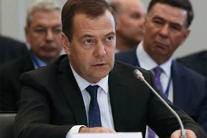 Медведев напомнил о бесполезности введения санкций против СССР