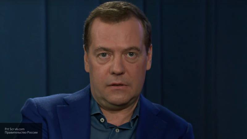 Темпы развития экономики РФ не соответствуют уровню поставленных задач, заявил Медведев
