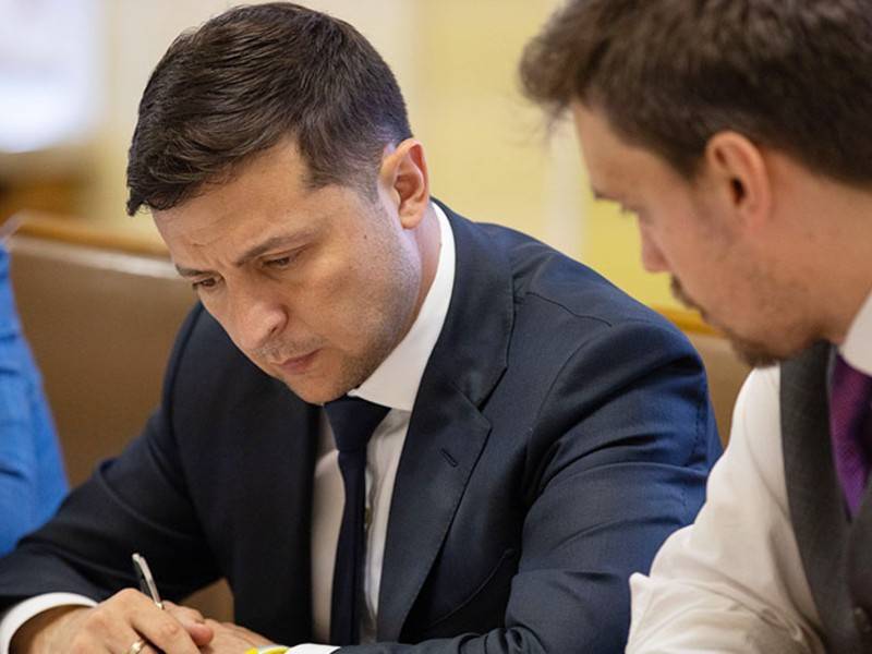 Зеленский подписал закон о неприкосновенности депутатов