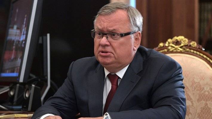 Глава ВТБ предложил освободить бедных россиян от налогов