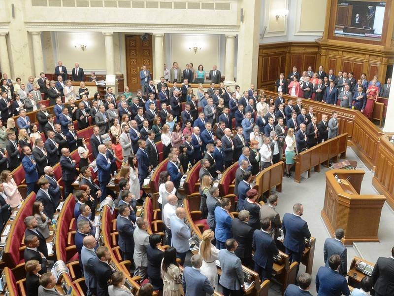 Закон об отмене депутатской неприкосновенности представили на Украине