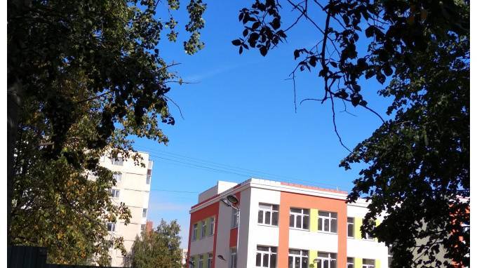 Строительство детских садов и школ в трех районах Петербурга завершат до конца 2019 года