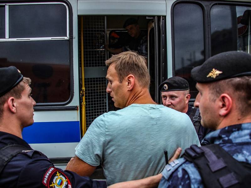 Навального заподозрили в работе на спецслужбы США