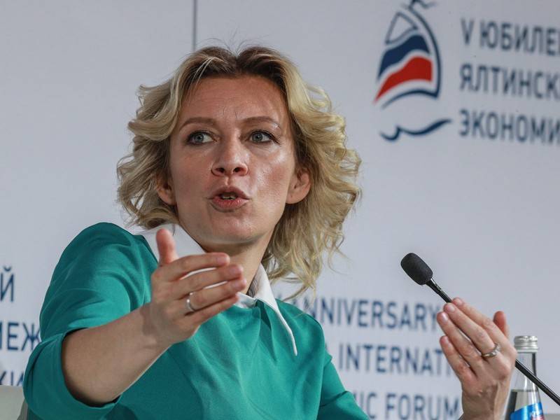 Захарова припомнила Болтону и американским СМИ фейк о России