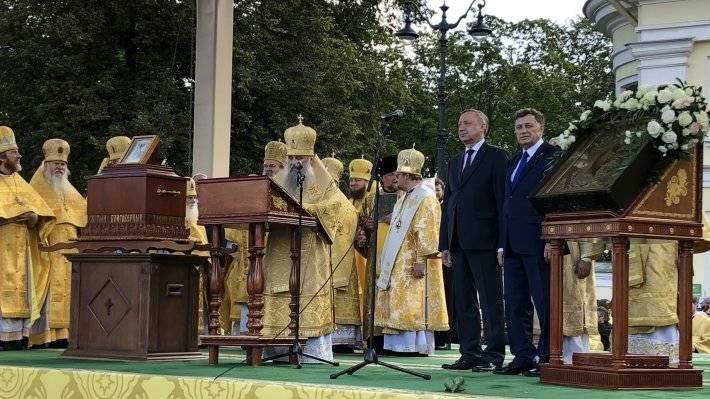 Беглов поздравил верующих петербуржцев с днем перенесения мощей Александра Невского
