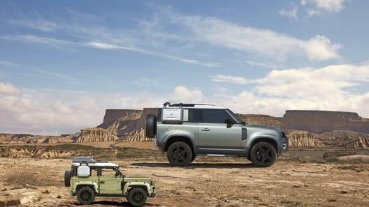 Еще одна премьера: новый Land Rover Defender теперь можно собрать дома