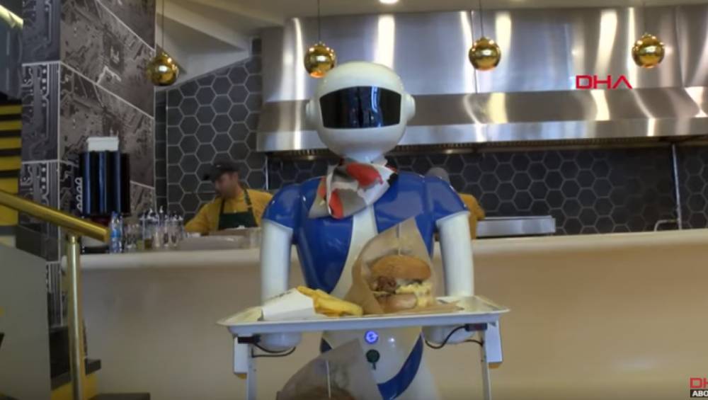 В Стамбуле появился первый ресторан с роботами-официантами