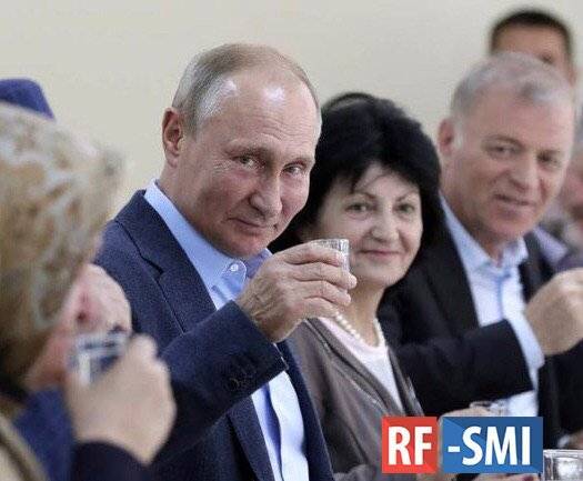 Владимир Путин выпил ту самую стопку водки в дагестанском Ботлихе