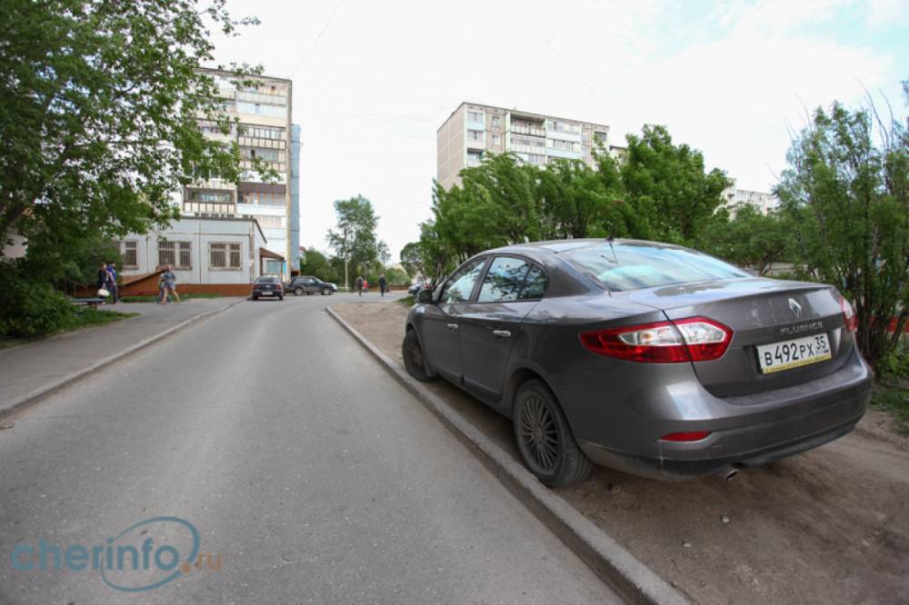 В Череповце запретят парковки на газоне, детских и спортивных площадках