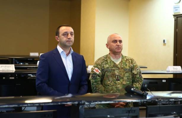 Министр обороны Грузии посетит грузинских миротворцев в Афганистане