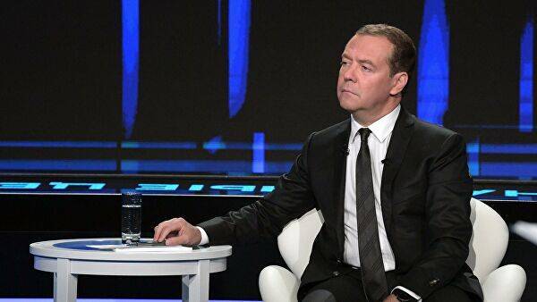 Медведев отметил проблему актуальности научных журналов