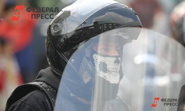 В Хабаровске столкнулись мотоцикл и автомобиль