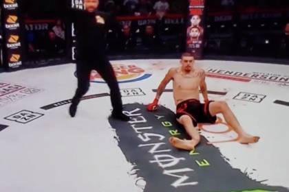 Боец MMA сломал ногу о соперника