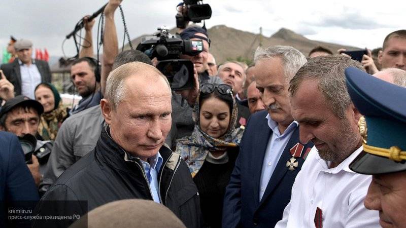 Слюнтяй не может стоять во главе государства при таких людях, заявил Путин