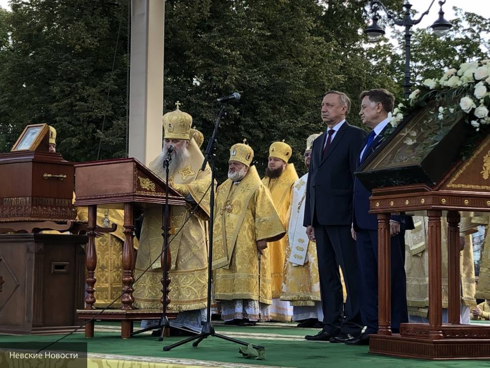 Беглов поздравил православных петербуржцев с днем перенесения мощей Александра Невского