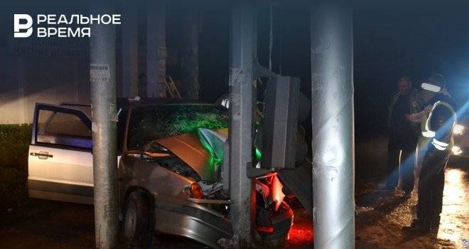 В Уфе молодого человека зажало в своем авто после аварии
