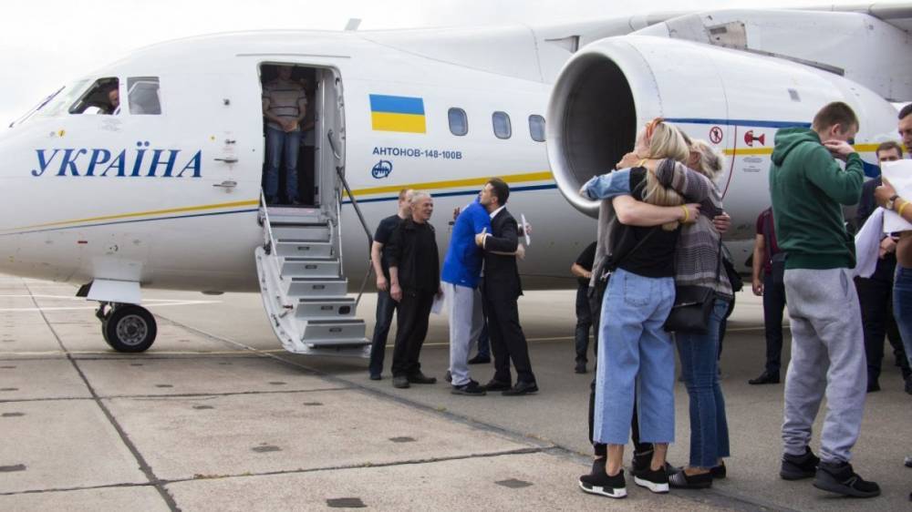 Вернувшимся по обмену из России украинцам заплатят в Киеве