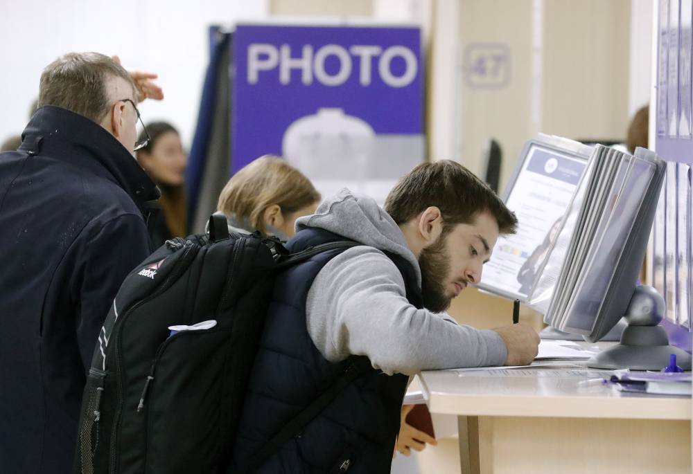 В отделениях почты собирают биометрические фото россиян