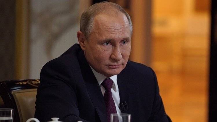 Путин обсудил с экс-председателем госсовета Дагестана планы по развитию региона