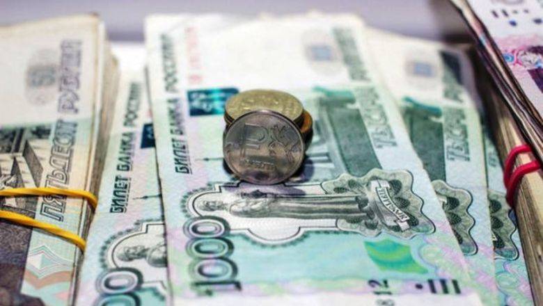 Курс рубля укрепляется на фоне евро