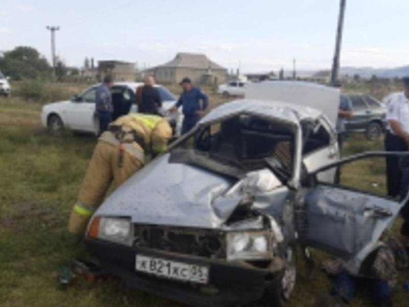 Машина столкнулась с тепловозом в Дагестане