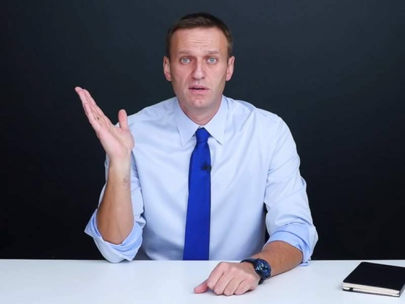Навальный покинул Россию после обысков его штабов