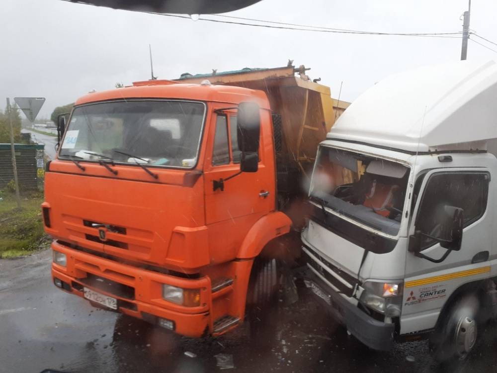 Два большегруза устроили «месиво» на Волхонском шоссе