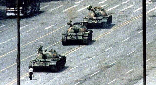 Умер автор фото с мужчиной и танками на пекинской площади Тяньаньмэнь