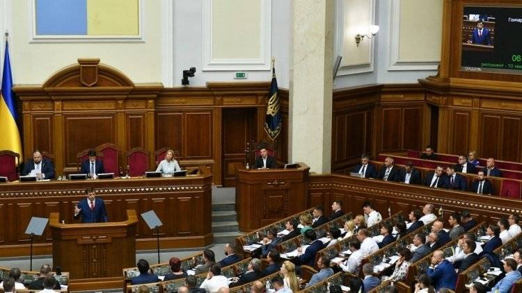 Парламент Украины по инициативе Зеленского распустил Центризбирком страны
