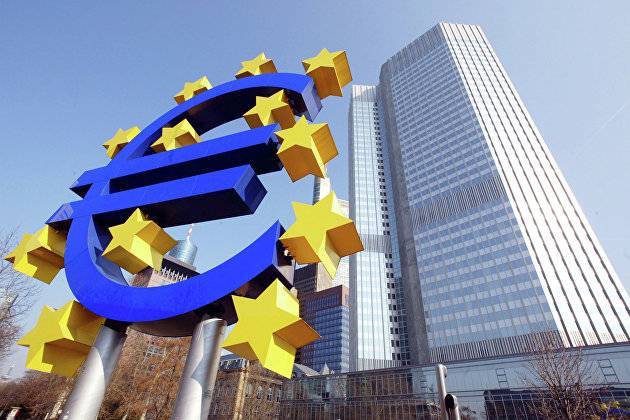 Все мягче и мягче. ЕЦБ может уравнять евро до паритета с долларом