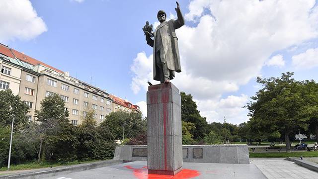 Посольство РФ в Чехии ждет пересмотра решения по памятнику Коневу