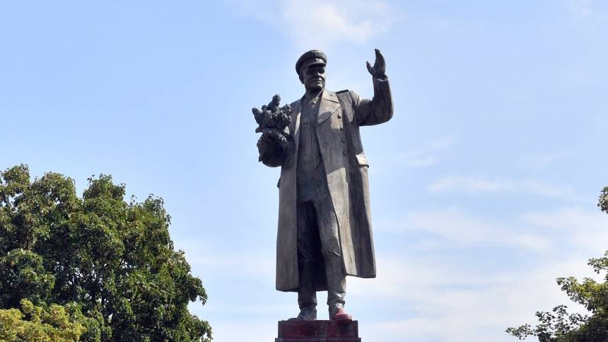 «Позор для страны»: Президент Чехии возмущен решением перенести в Праге памятник Коневу