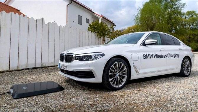 BMW испытывает беспроводную зарядку для гибридомобилей