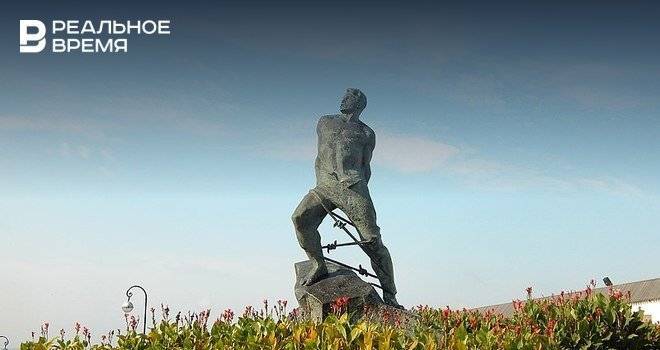 В Казани начали ремонтировать памятник Мусе Джалилю