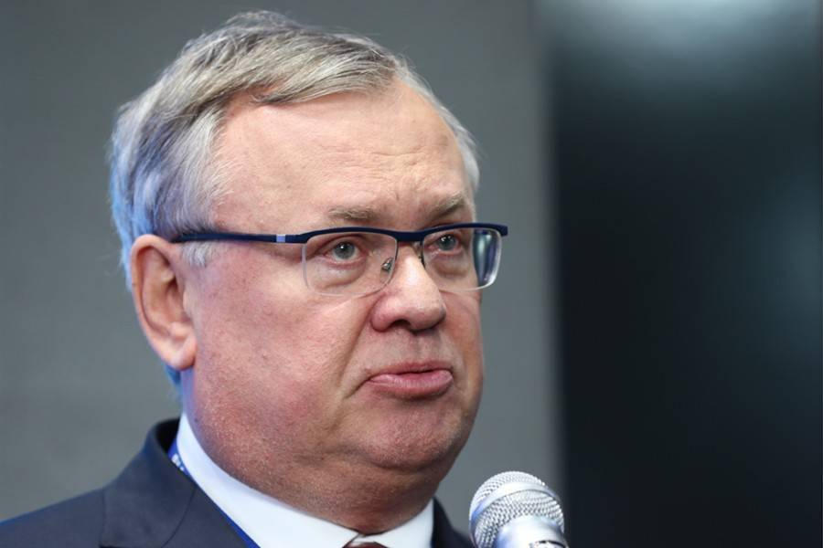 Глава ВТБ предложил освободить малоимущих россиян от налогов