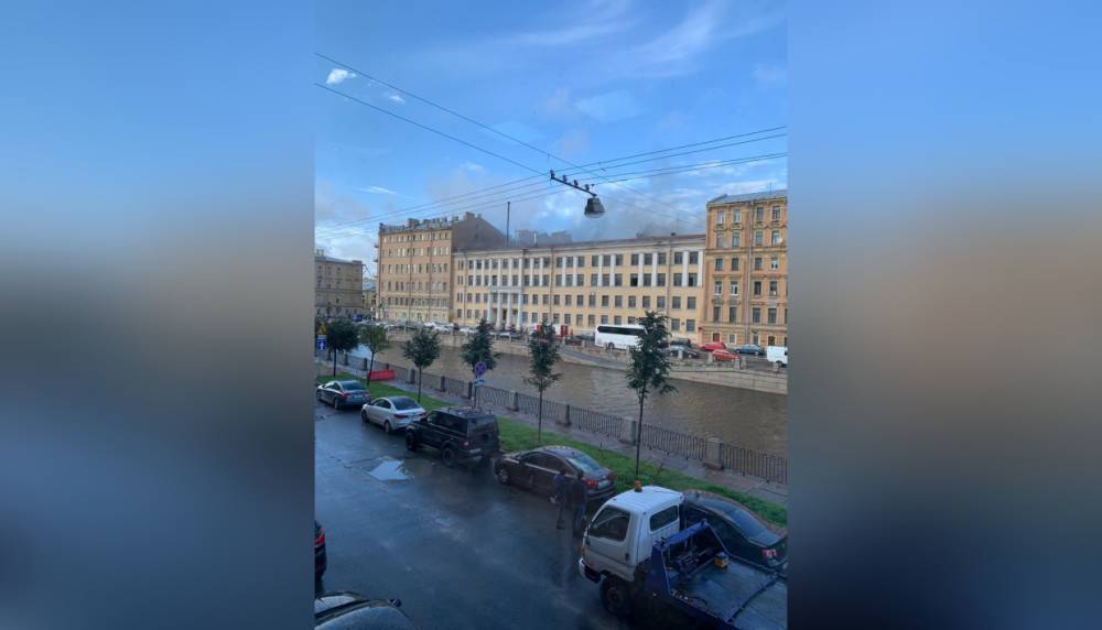 Смертельный пожар в доме на Римского-Корсакова в Петербурге ликвидировали