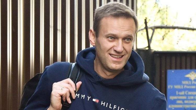 Навальный сбежал из России после обысков в региональных штабах ФБК