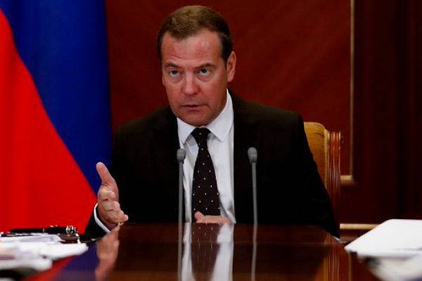 Медведев рассказал о шансах на четырехдневку