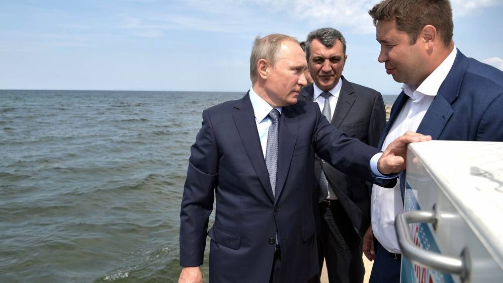 Путин поручил проверить работу чиновников по развитию территории Байкала