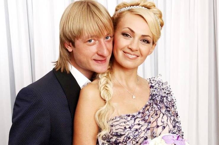 Яна Рудковская и Евгений Плющенко нежно поздравили друг друга с розовой свадьбой