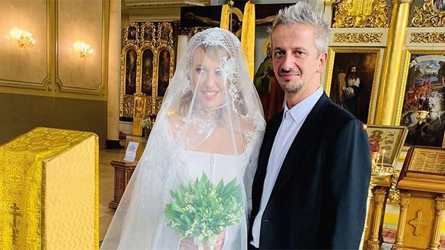Катафалк, церковь и дорогие подарки: Собчак вышла замуж за Богомолова